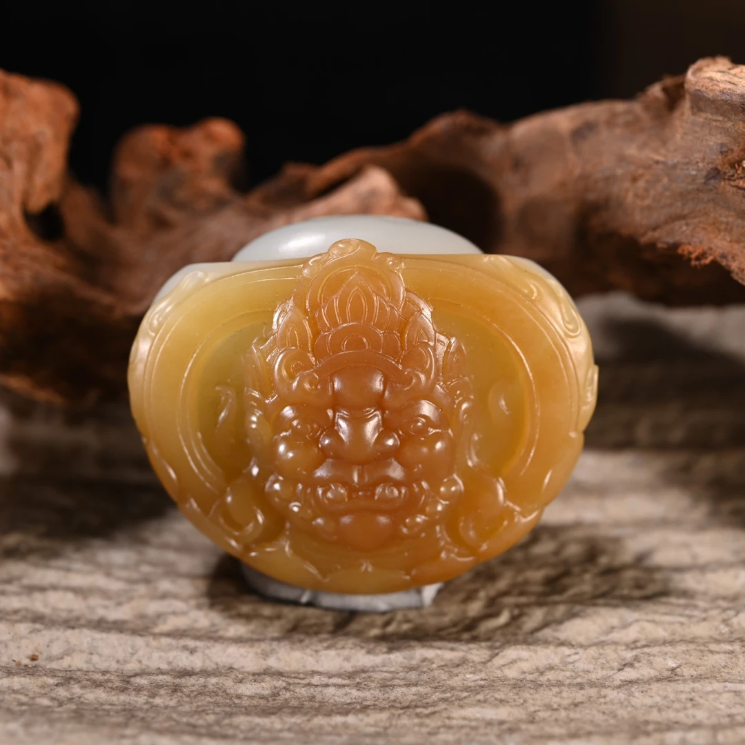 Lot8822 2510180256和田玉且末糖罗汉挂坠/保利