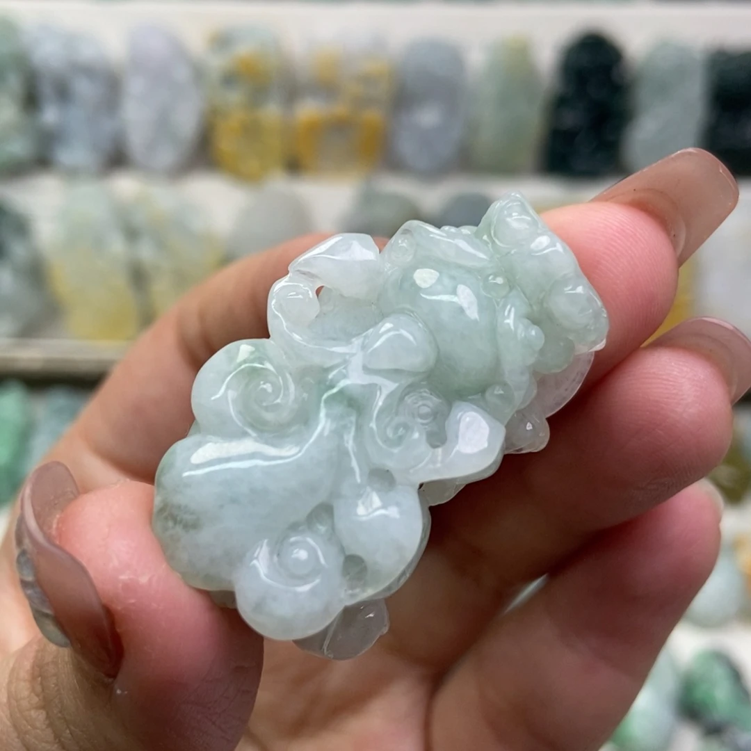 翡翠吊坠(赠链)未镶嵌