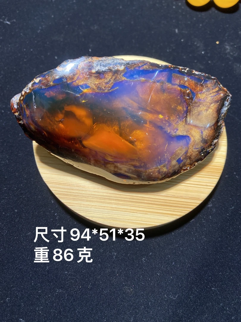 《溢彩珠宝》缅甸琥珀,血蜜溶洞料子,重86克、适合做手把件