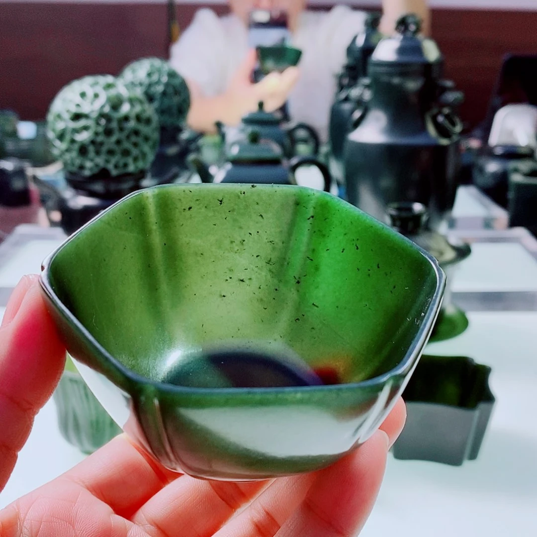 未镶嵌和田玉（青玉）摆件