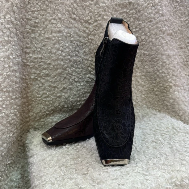 2025年女士新款平根真皮鞋