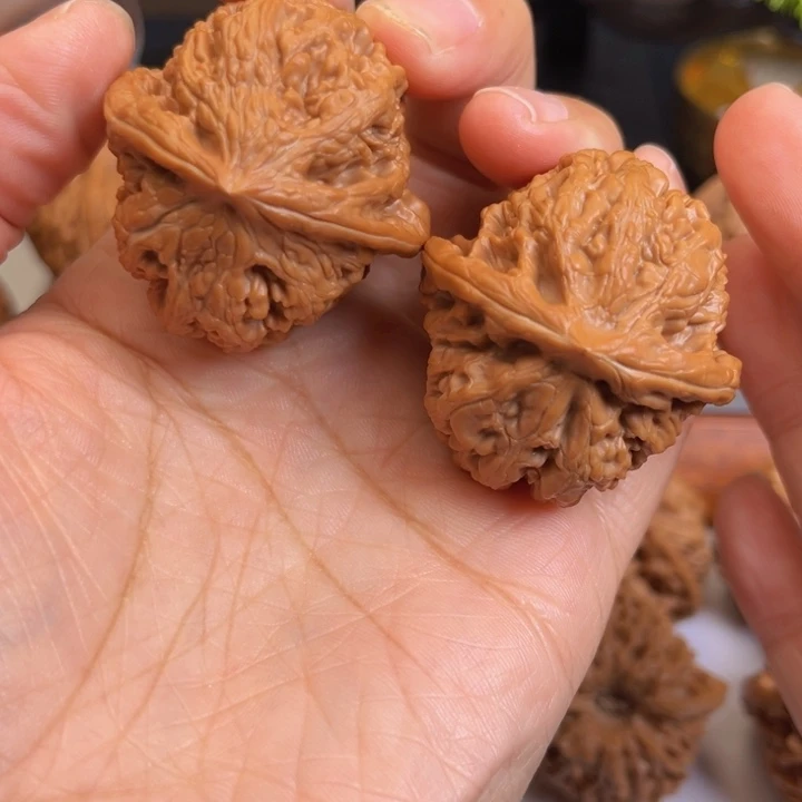 ꧁***꧂木质类凤凰台文玩核桃40