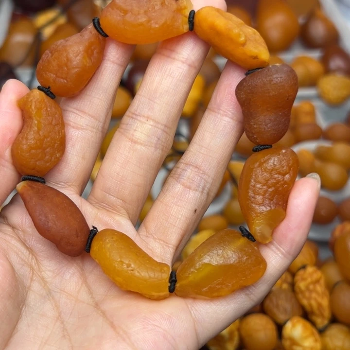 琥珀未镶嵌颈饰天然蜜蜡
