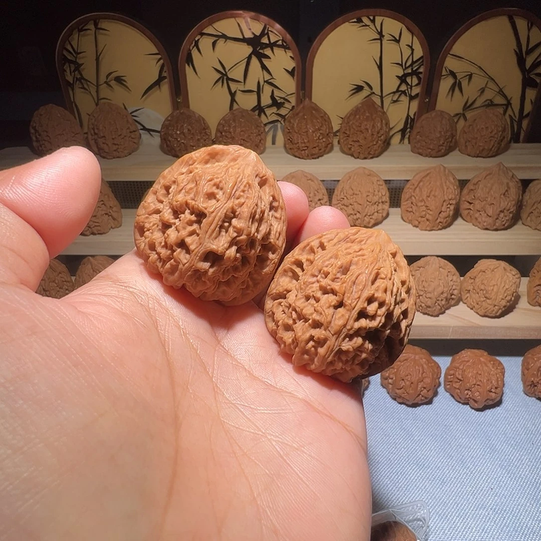 文玩核桃吊坠三角疆