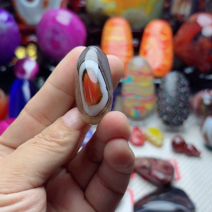 哈***兵玛瑙/玉髓未镶嵌珠宝半成品
