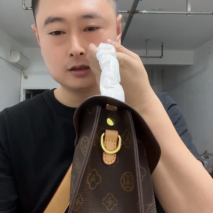 蚕丝水牛皮（革）锦纶小牛皮（革）