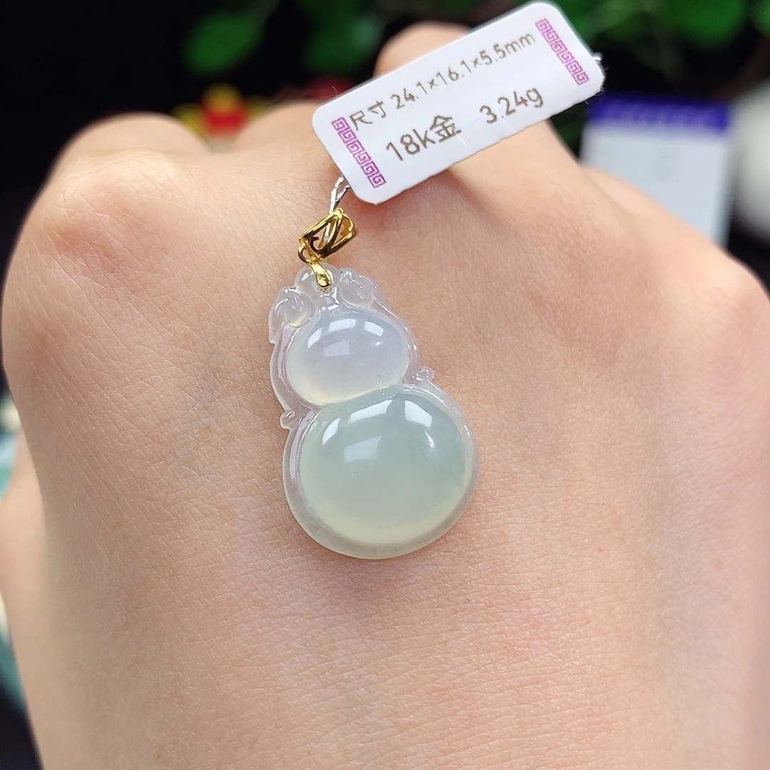 翡翠18K金镶嵌颈饰葫芦