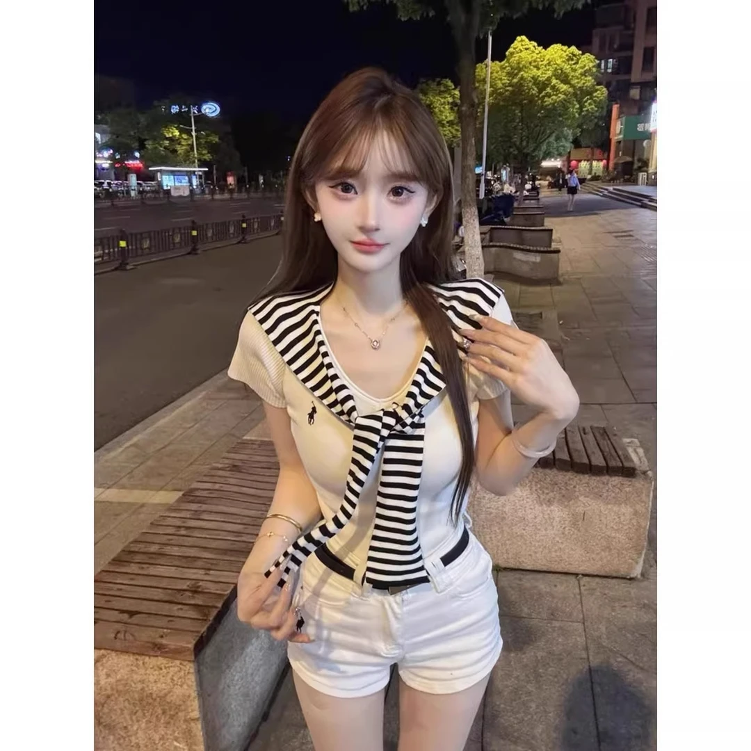 韩系小马白色v领短袖冰丝针织T恤女夏季修身显瘦气质条纹披肩上衣