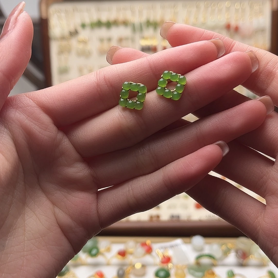 和田玉未镶嵌耳饰