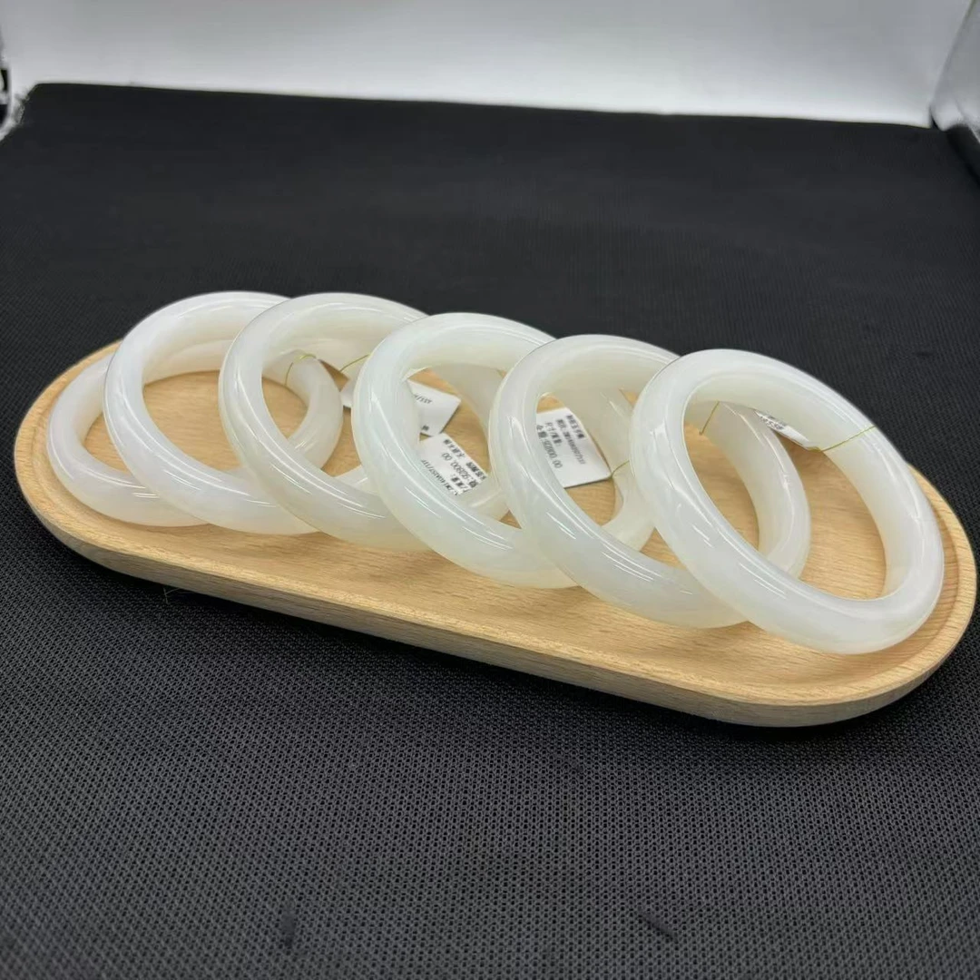 天然和田玉手镯精美时尚气质有瑕款多样性发货其一12