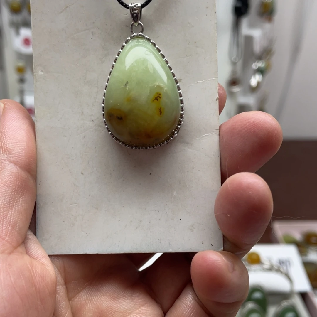 蛇纹石玉未镶嵌吊坠