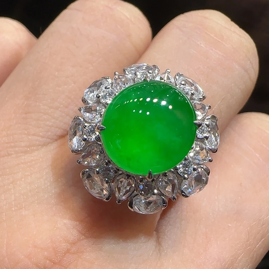 翡翠18K金镶嵌戒指蛋面