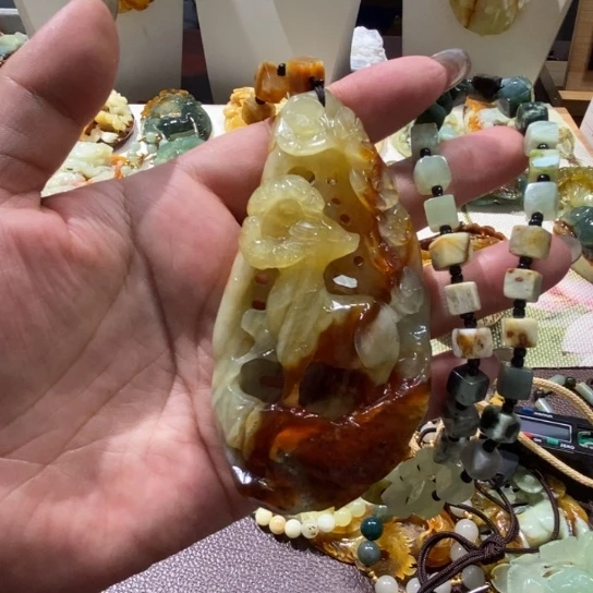 蛇纹石玉未镶嵌颈饰