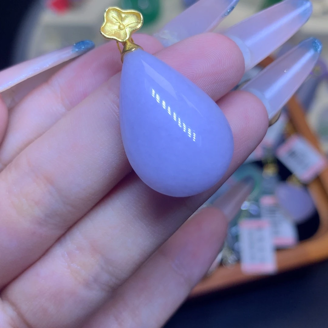颈饰18K金镶嵌翡翠