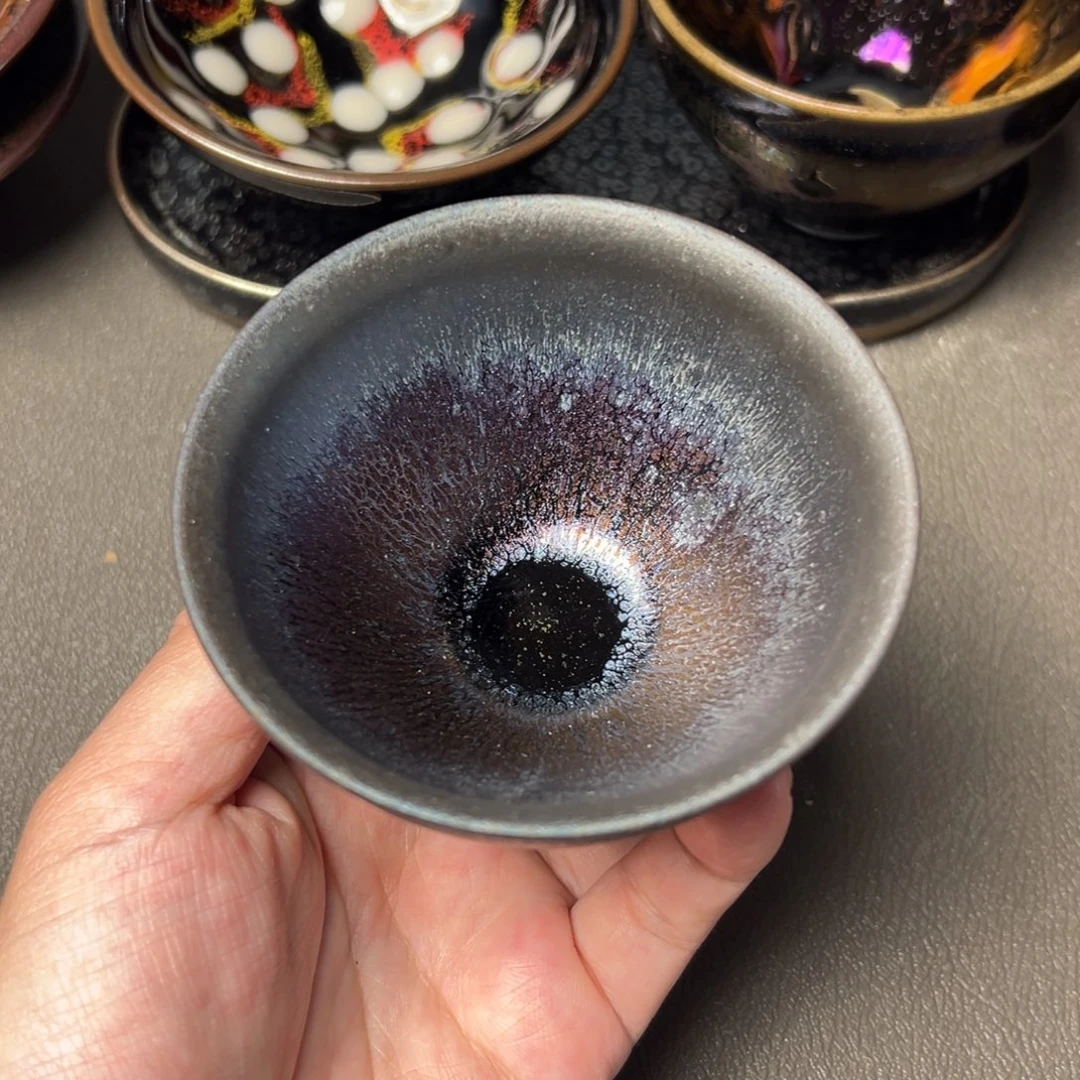 茶盏我想去买东西的路上看见