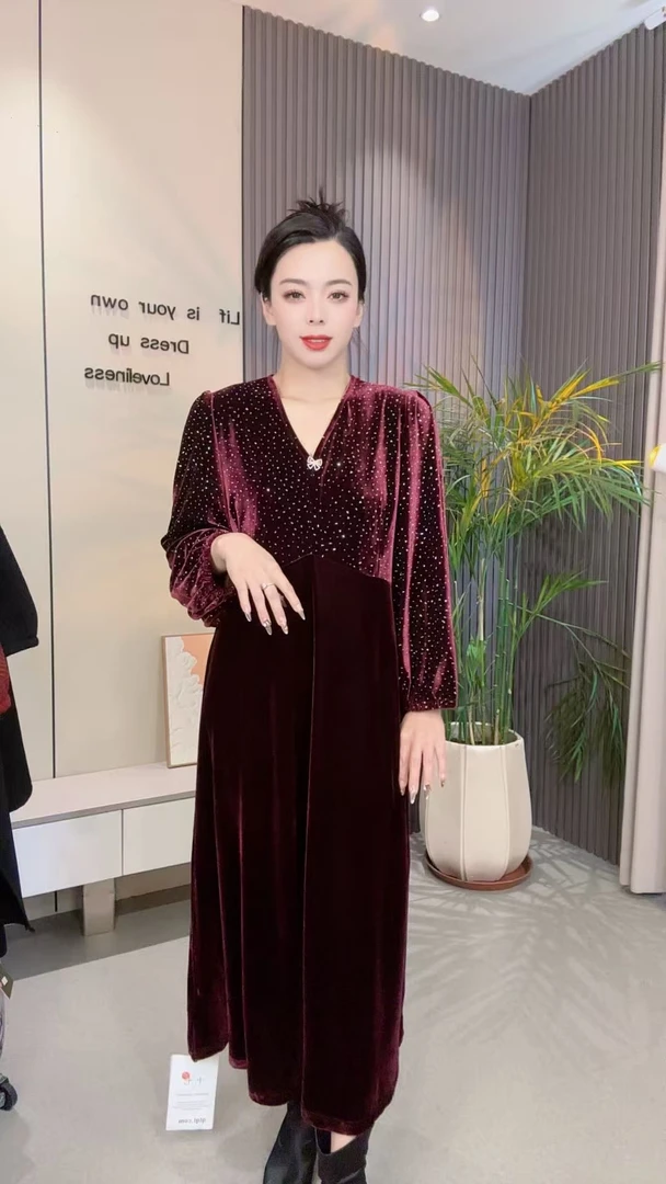 大美推荐秋冬新款钻石绒时尚百搭连衣裙（2535）