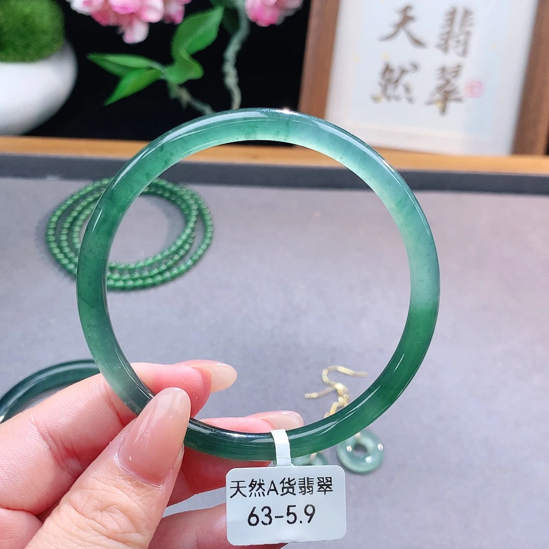 未镶嵌手镯（圆镯）翡翠