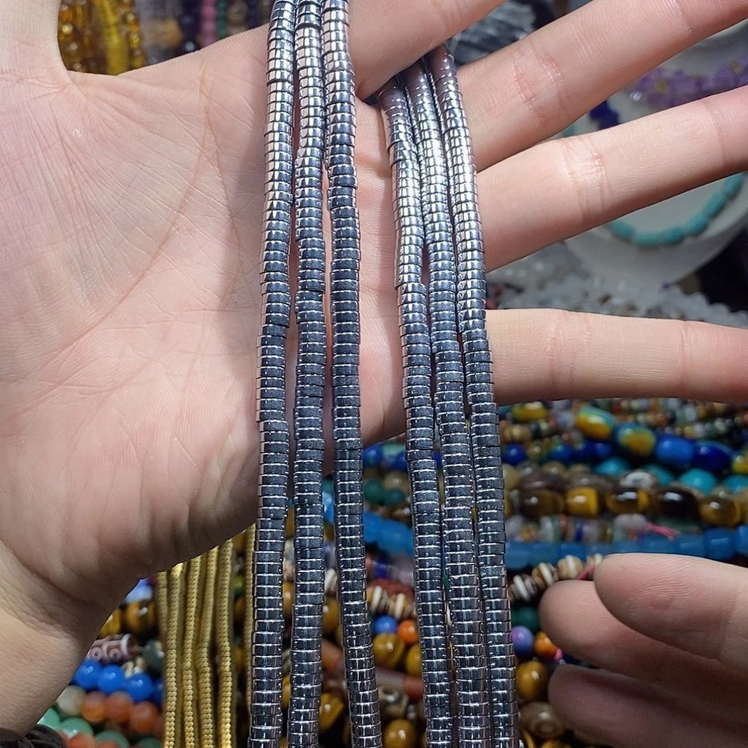 石英质玉未镶嵌，2条黑胆石直切隔片2×6mm，