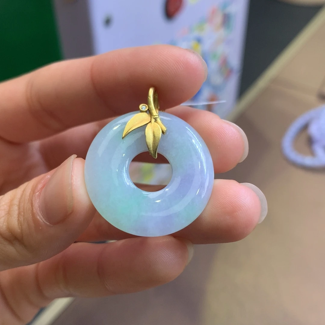 翡翠18K金镶嵌颈饰翡翠