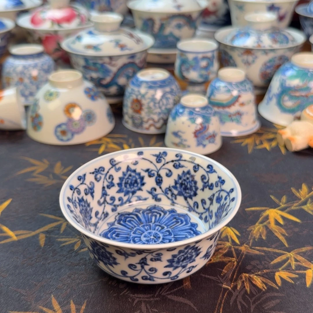 缠枝莲宝相花马蹄主人杯