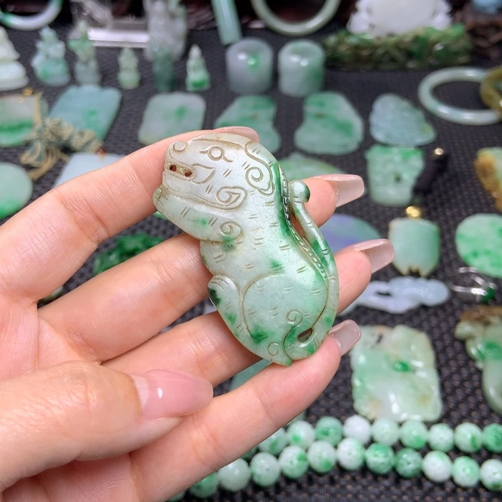 翡翠挂件未镶嵌飞*秒