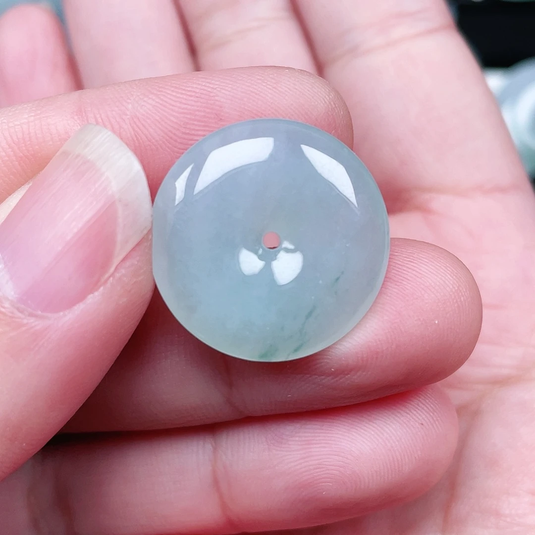 翡翠颈饰未镶嵌平安扣