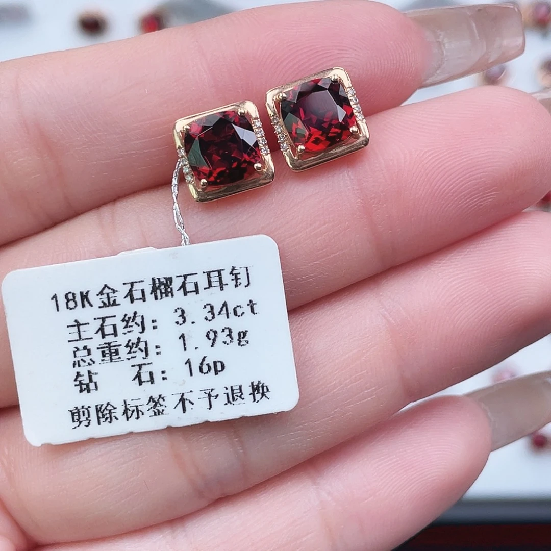 石榴石18K金镶嵌耳饰
