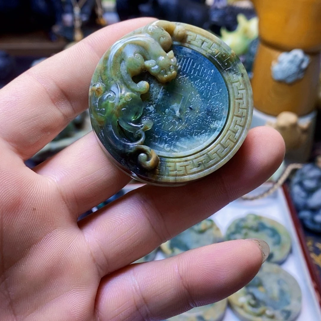 阿***哥蛇纹石玉未镶嵌颈饰