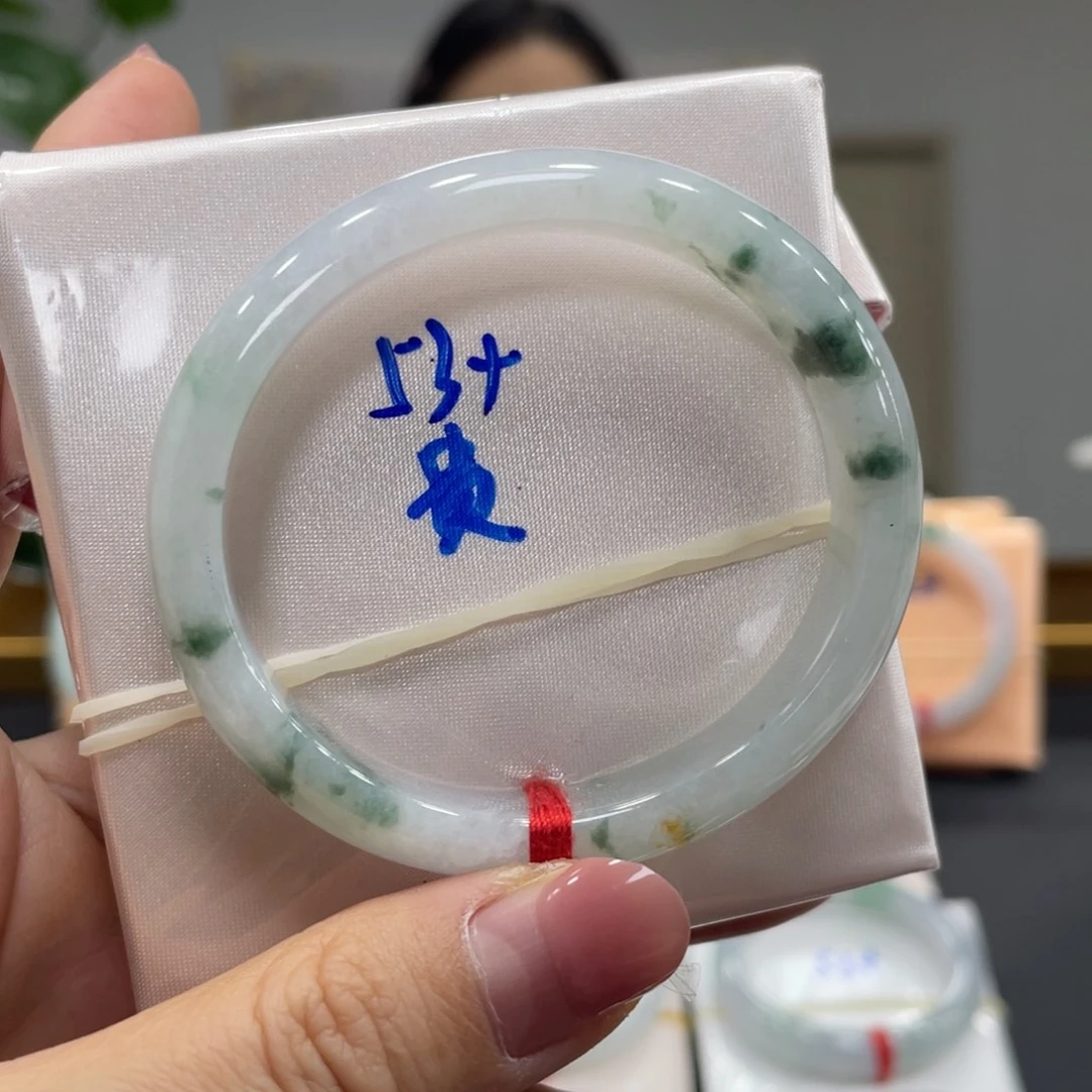 翡翠未镶嵌手镯翡翠