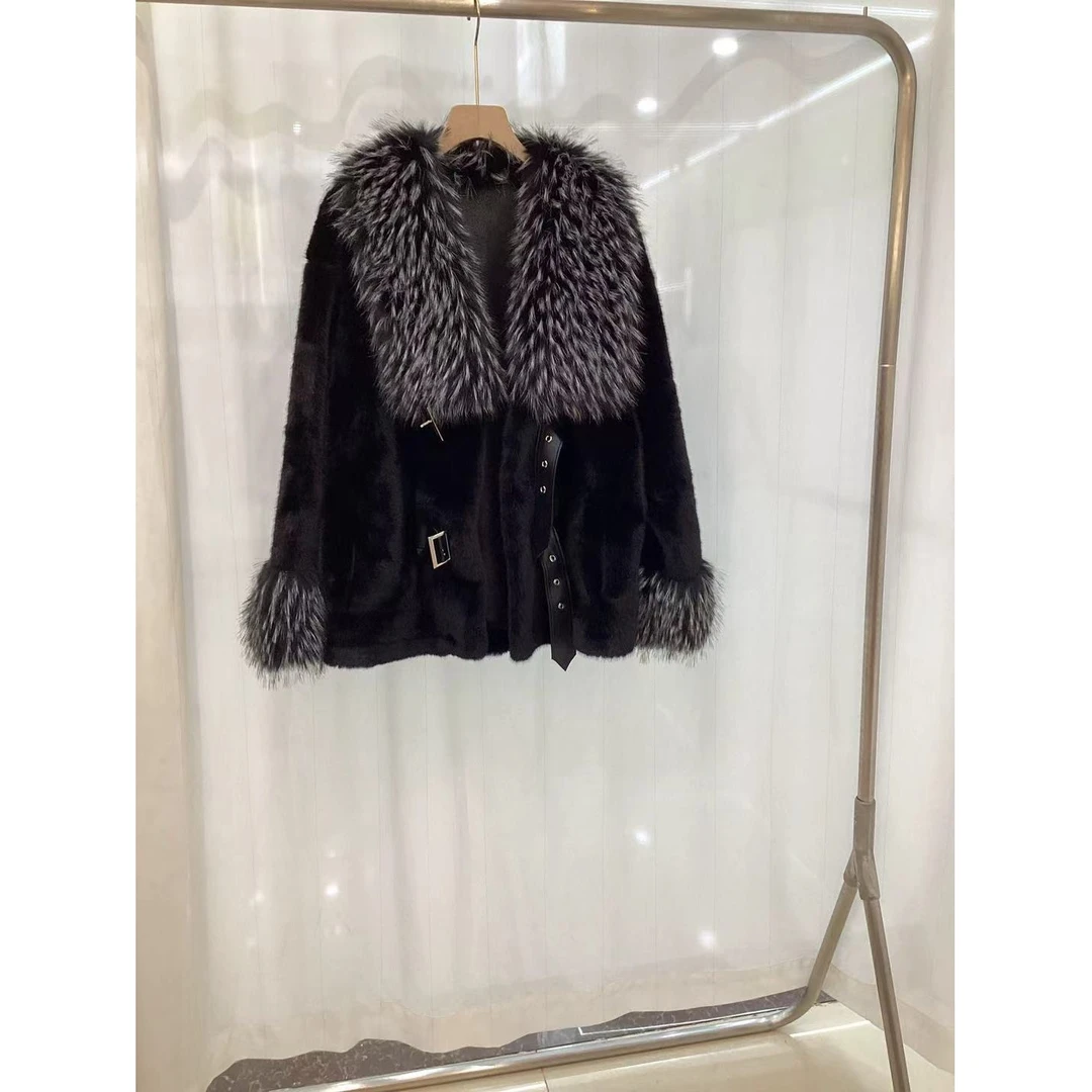 【0809】秋冬新款时尚方领大毛领皮毛一体短外套H0403