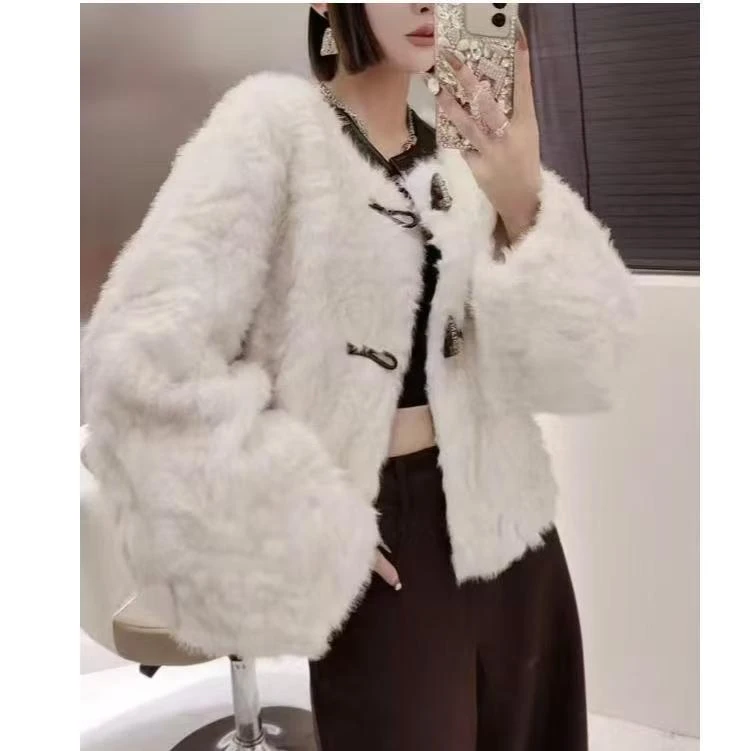 2025小湖洋小香风马蹄袖皮毛一体女款外套气质百搭宽松短款