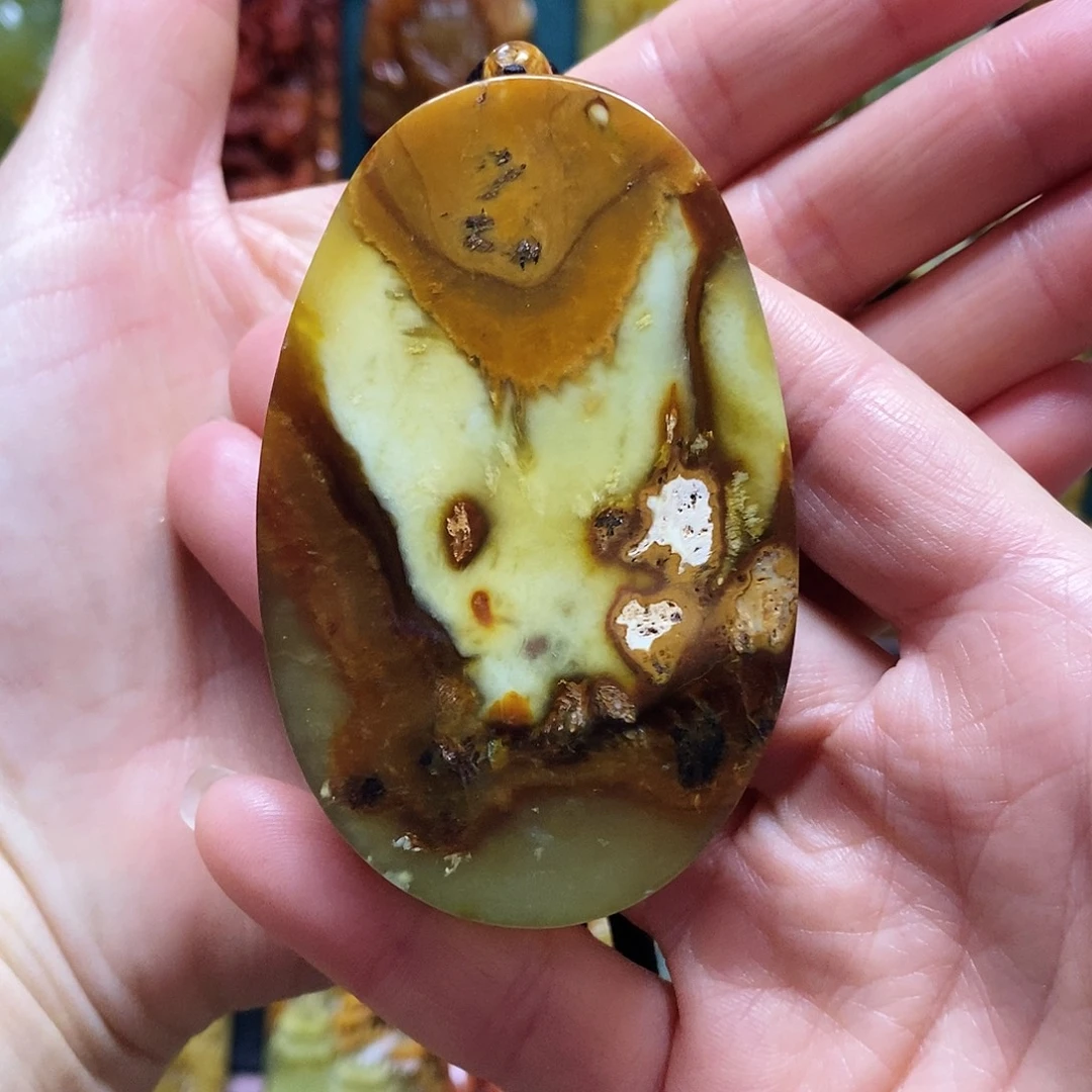 岫玉未镶嵌吊坠(赠链)