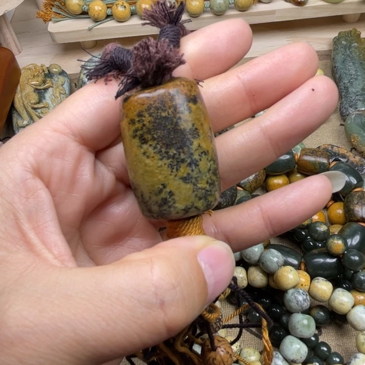 岫岩河磨玉（透闪石质玉）未镶嵌珠宝奇石哆**梦