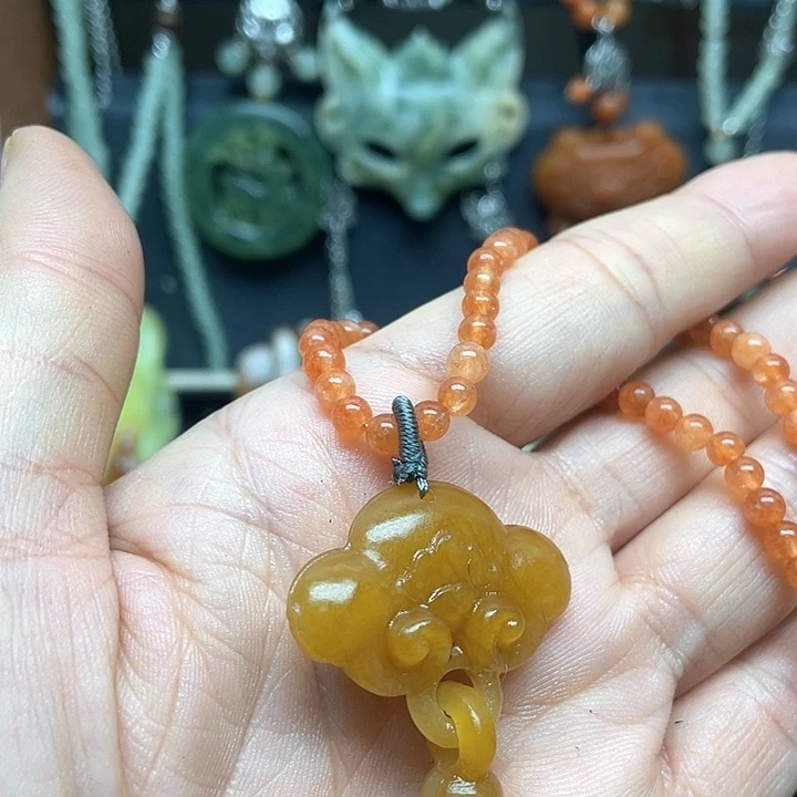 未镶嵌蛇纹石玉颈饰