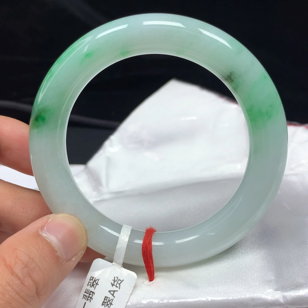 翡翠手镯（圆镯）未镶嵌56.1