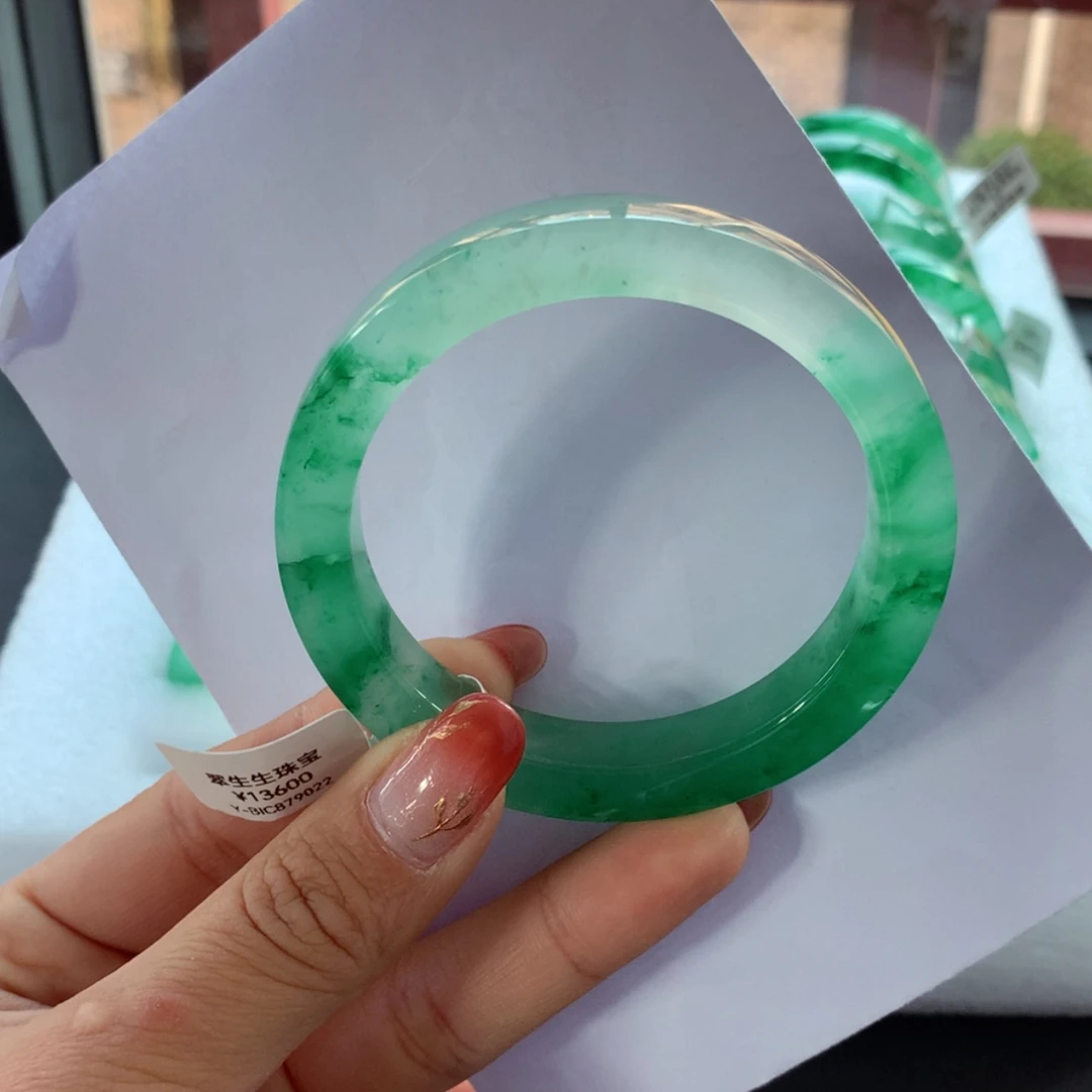 【闪购商品】石英质玉手镯未镶嵌田*力