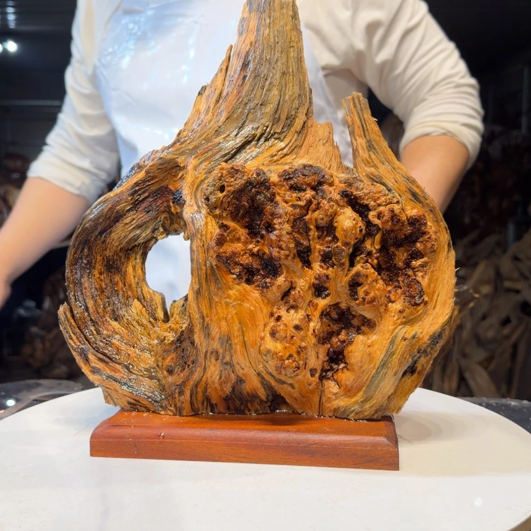福***品木王一刀琥珀木摆件124
