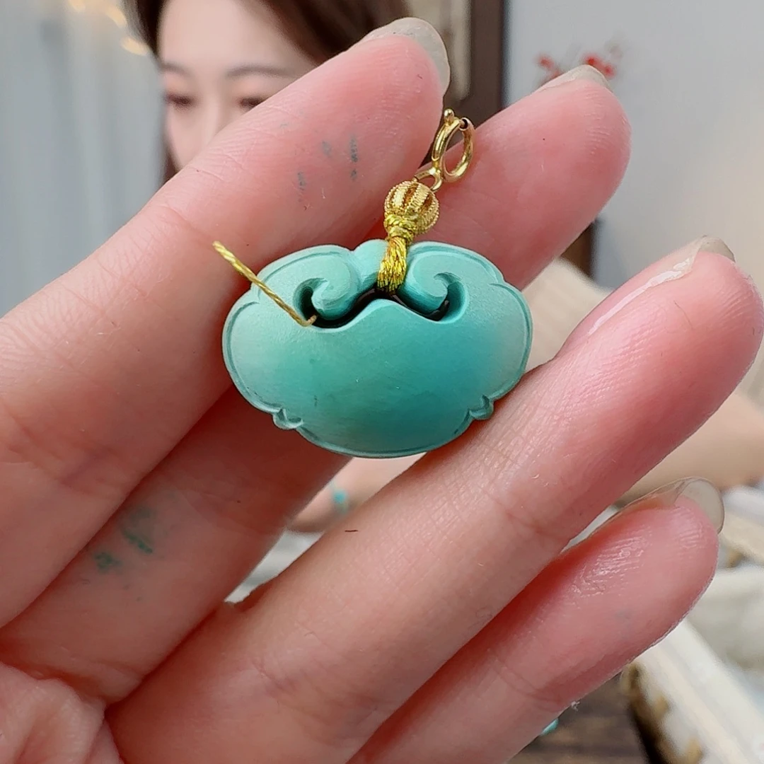 绿松石未镶嵌挂件