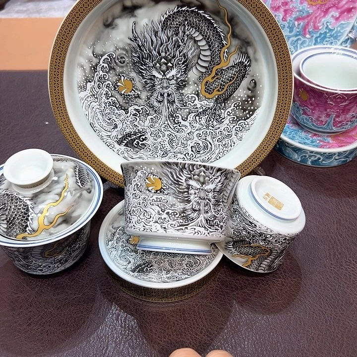 摆件景德镇陶瓷研究所从事生产经营多年