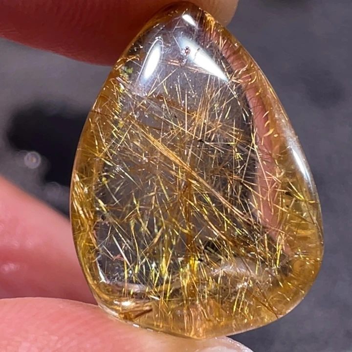 米***。发晶颈饰未镶嵌钛晶