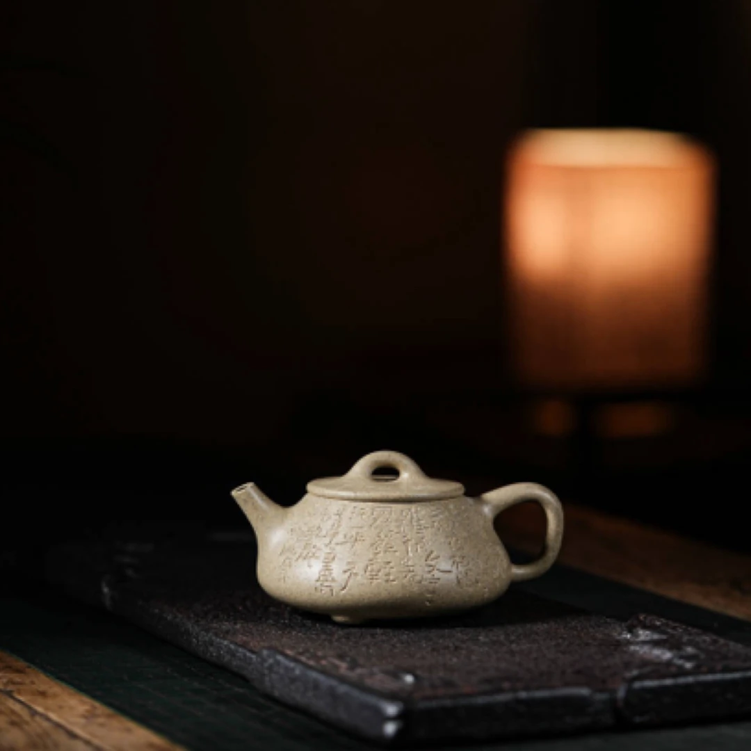 【壶名】平盖石瓢 【泥料】芝麻段 【容量】200CC