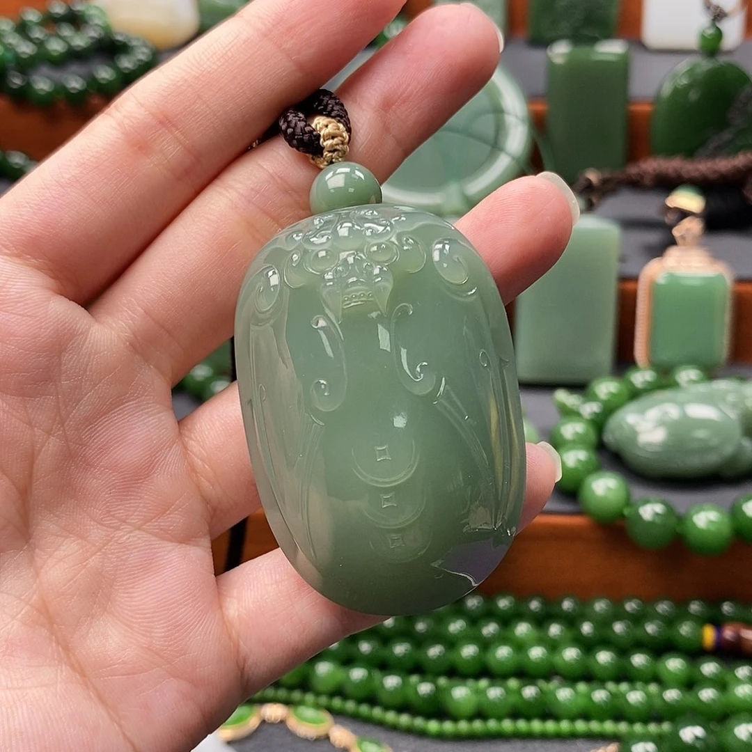 和田玉（碧玉）未镶嵌颈饰一****离粉青富甲天下吊坠