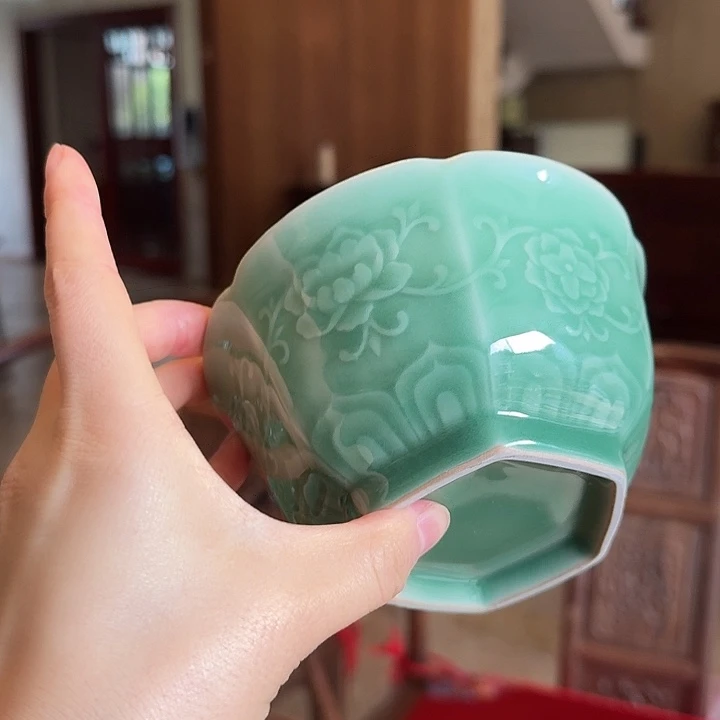 青瓷哈哈哈哈哈哈哈哈哈哈哈哈