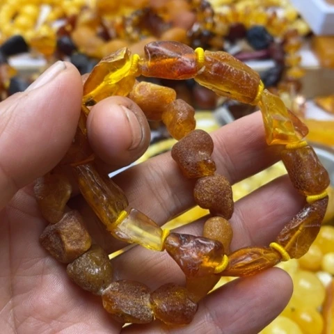 手串植物珀未镶嵌红****?手串