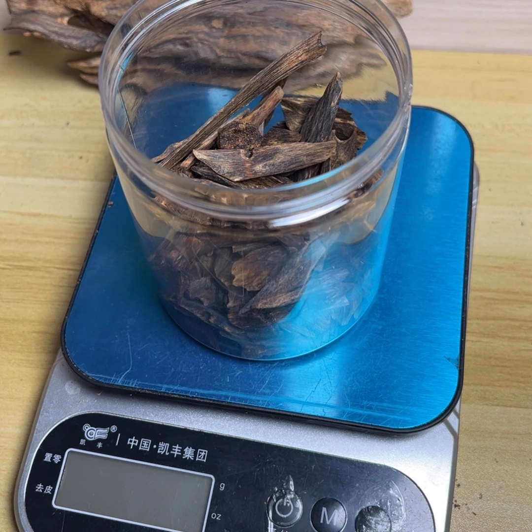 白***嫖树脂制品海南天然沉水红金猊老块料83克
