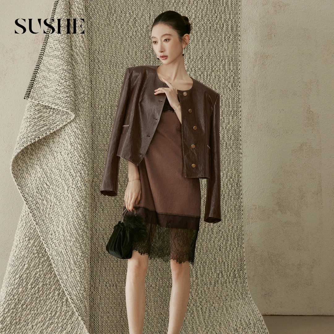 束皙SUSHE 透萤 闺房风 镂空睫毛蕾丝拼接显瘦百搭精致吊带连衣裙