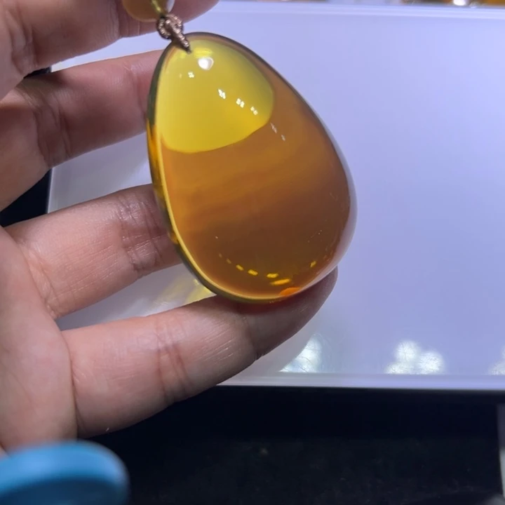 东***来琥珀未镶嵌颈饰琥珀吊坠