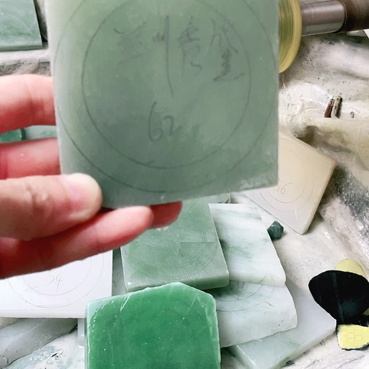 兰****定制石英质玉手镯62圈口