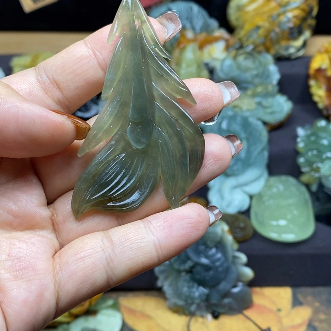 蛇纹石玉颈饰未镶嵌