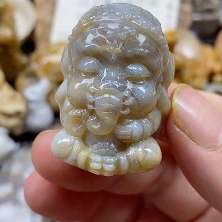 颈饰未镶嵌硅化珊瑚（珊瑚玉）